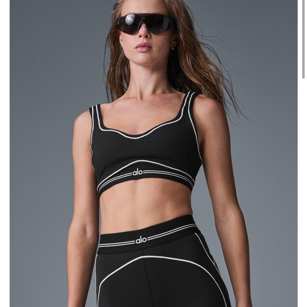 ALO Yoga Airbrush High-Waist Heart Throb Bra -
Black/White - M